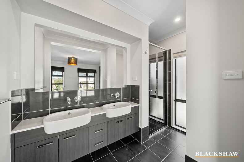 28  Garraway Crescent Googong