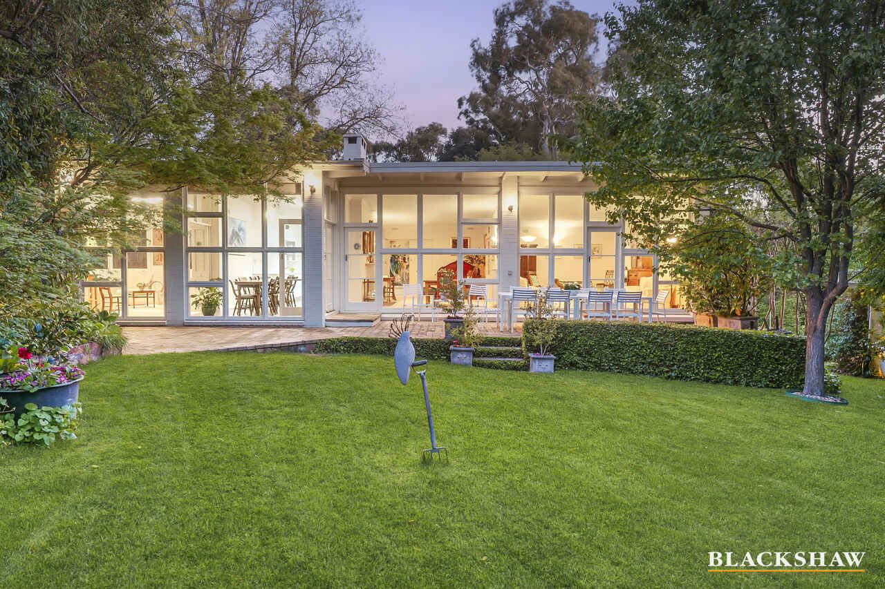 14 Gawler Crescent Deakin