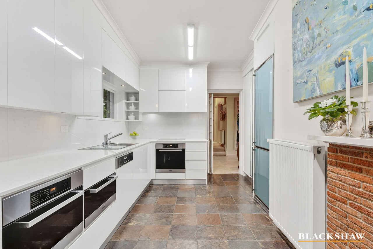 14 Gawler Crescent Deakin