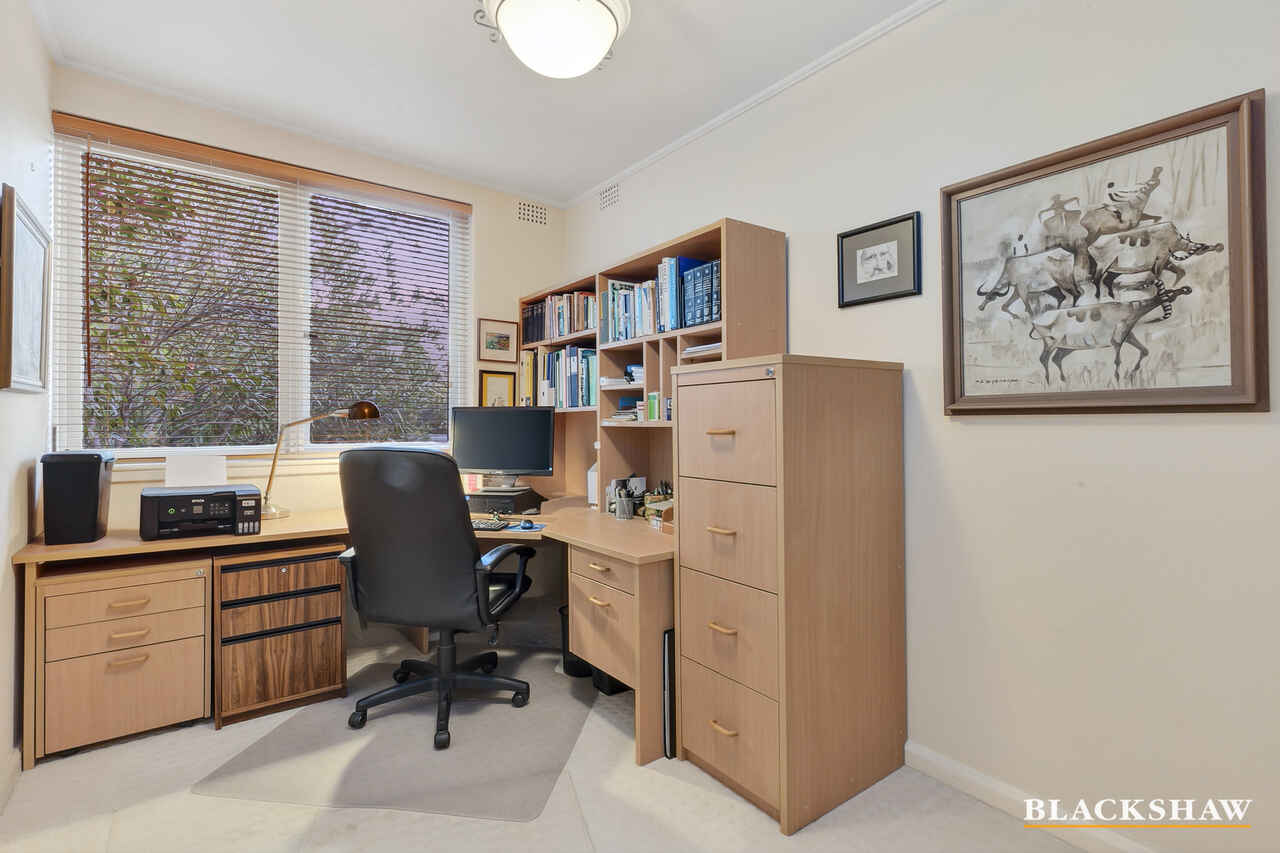 14 Gawler Crescent Deakin