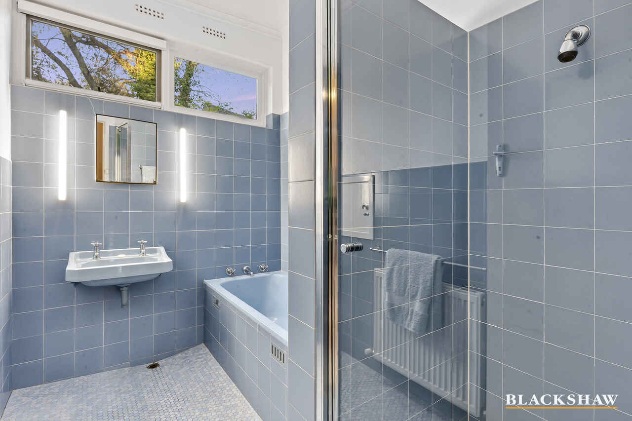 14 Gawler Crescent Deakin