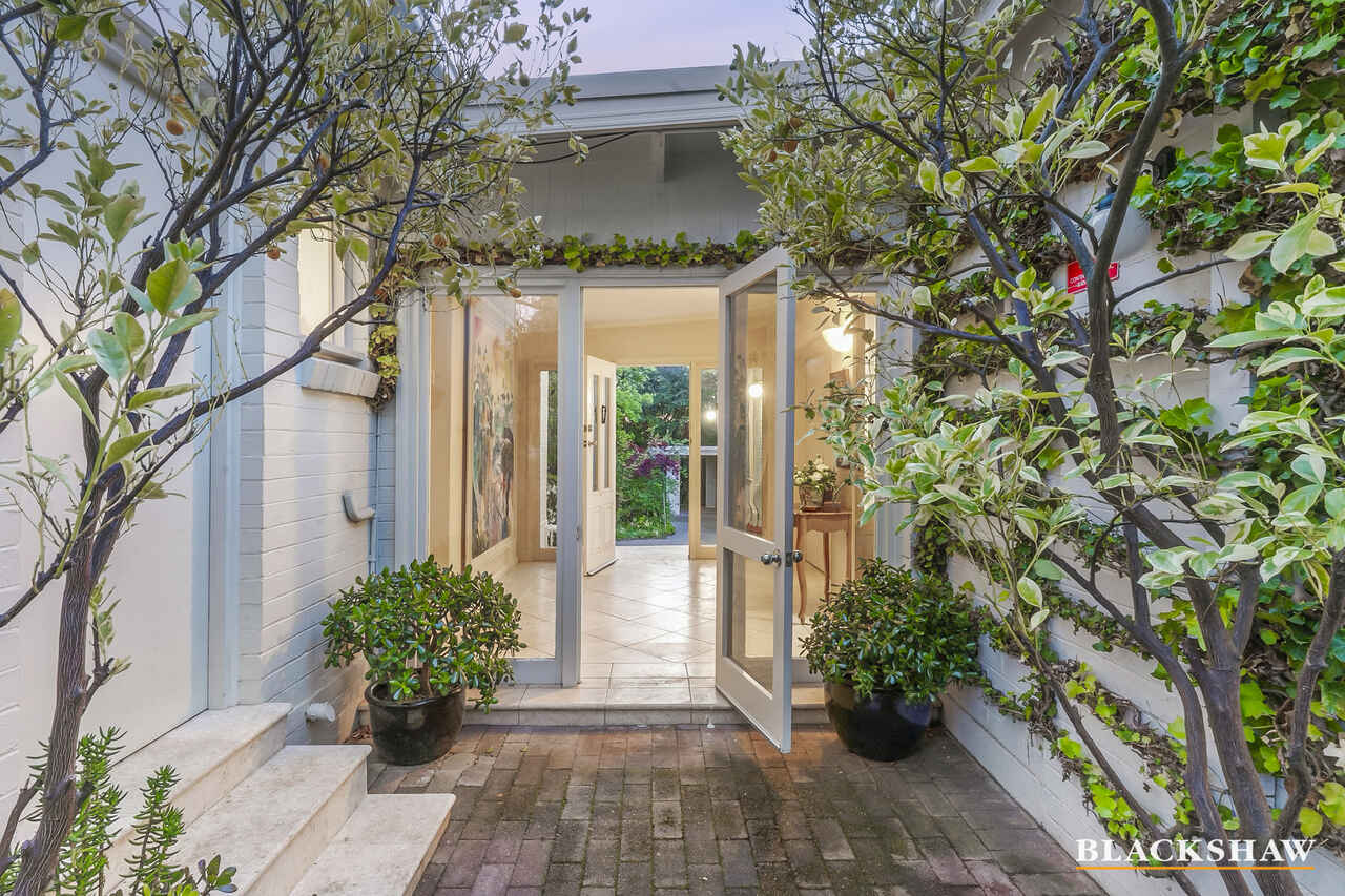 14 Gawler Crescent Deakin