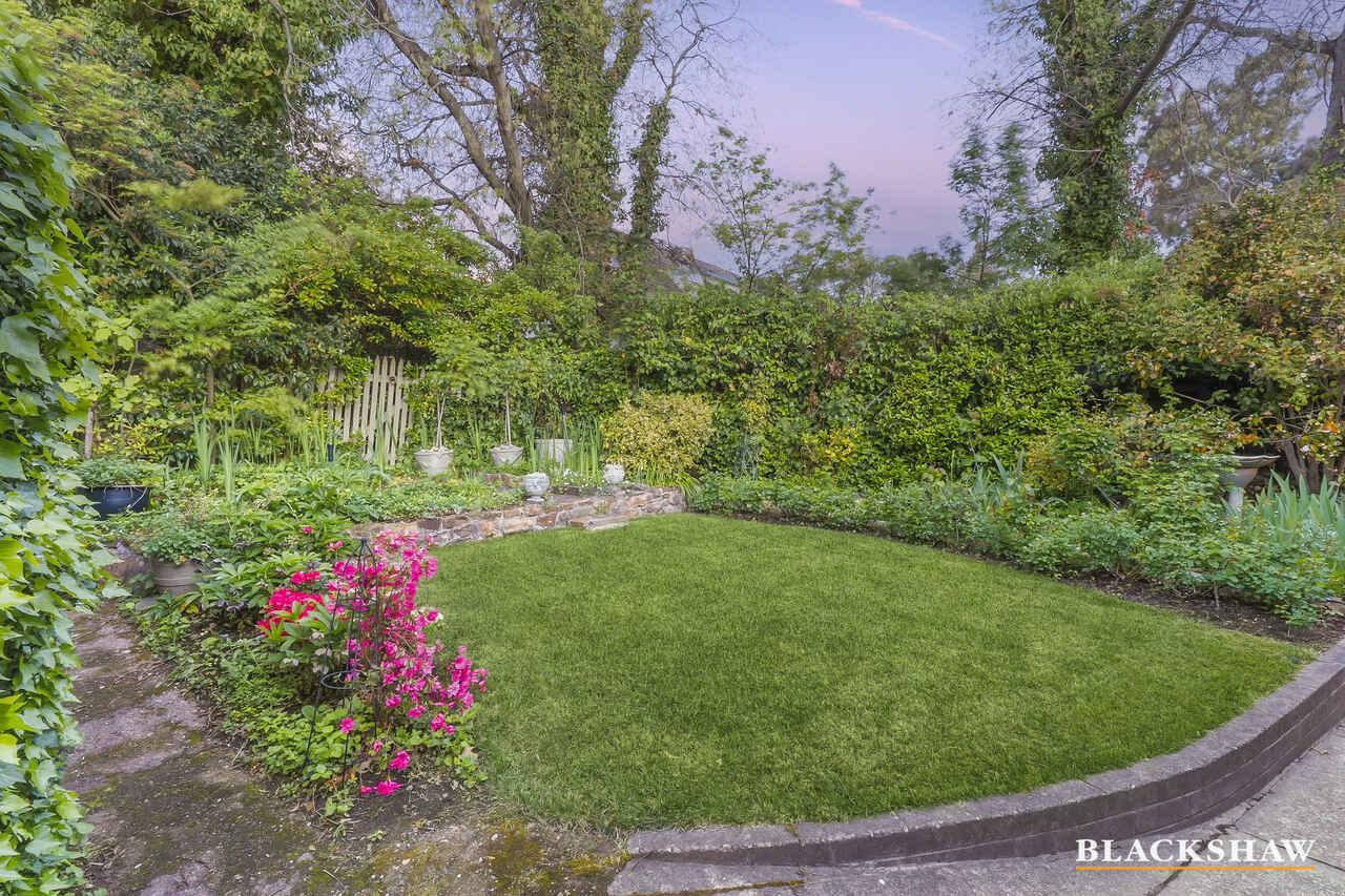 14 Gawler Crescent Deakin