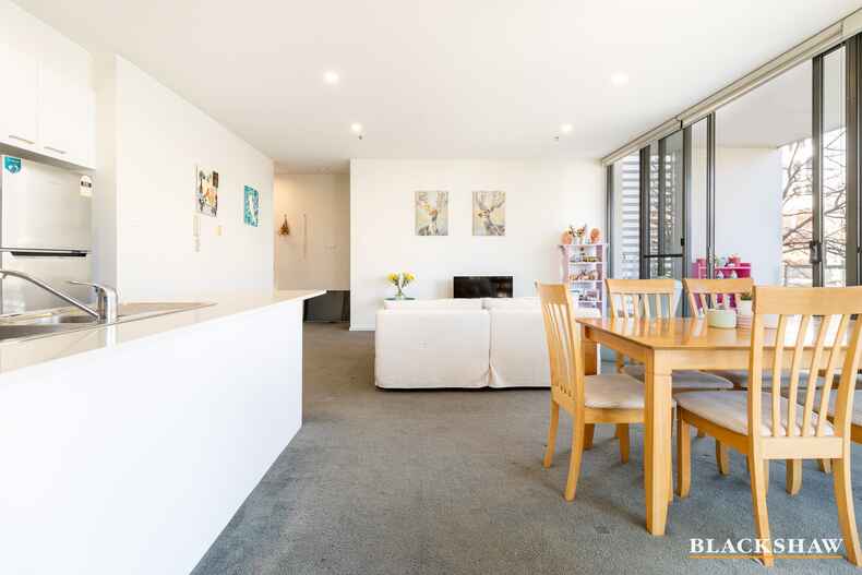 18/10 Burke Crescent Kingston