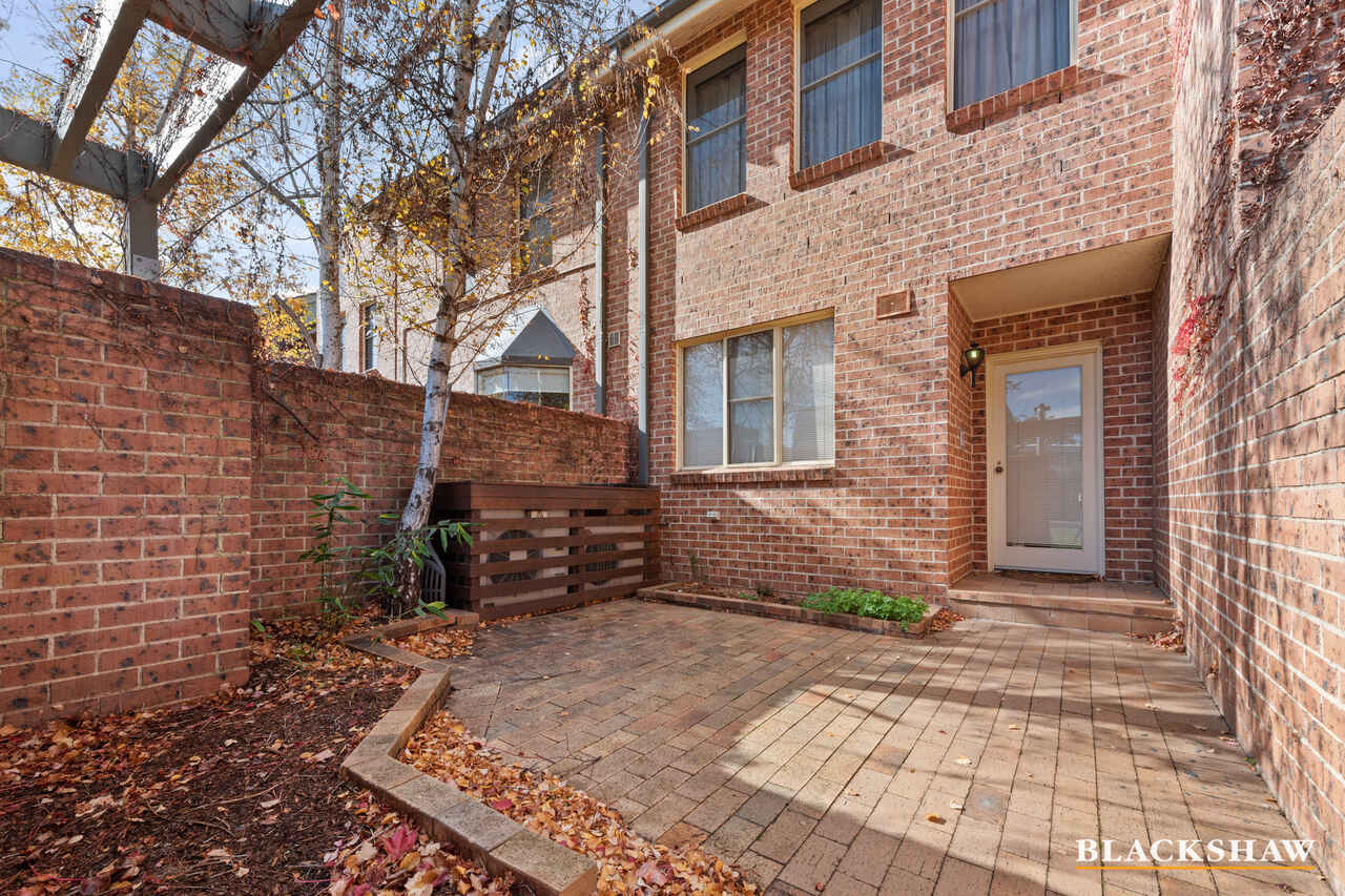 8/3 Ovens Street Griffith