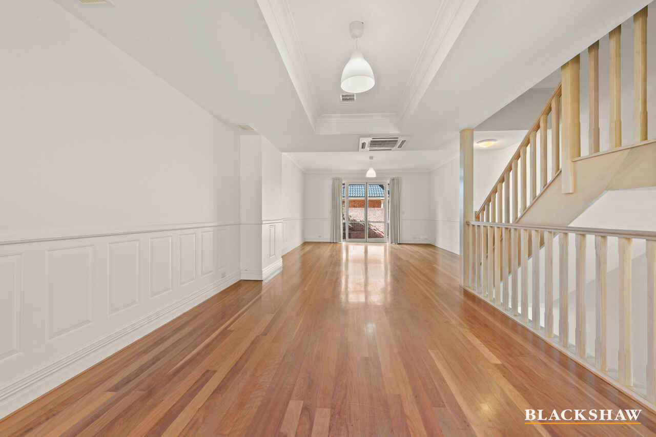 8/3 Ovens Street Griffith