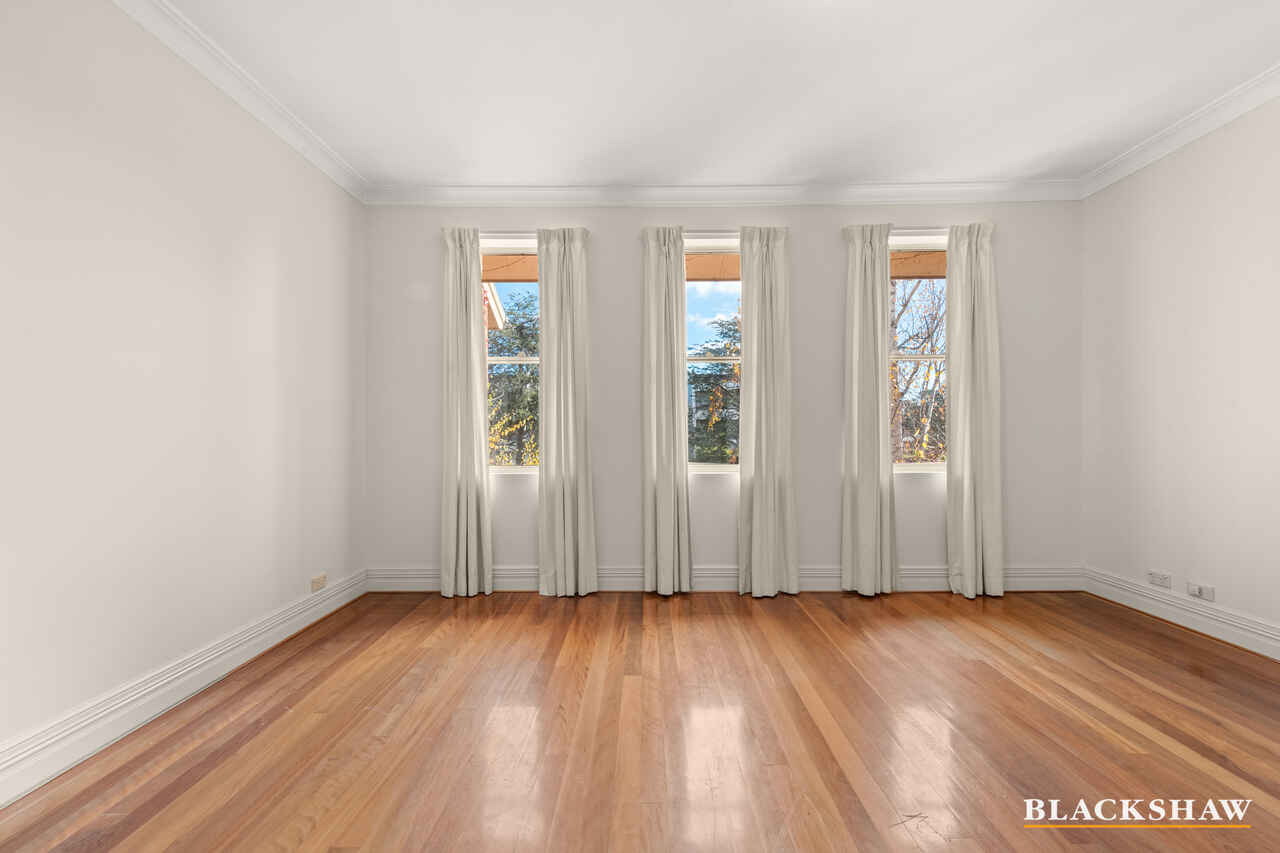 8/3 Ovens Street Griffith