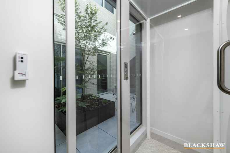 7/8 McCulloch Street Curtin