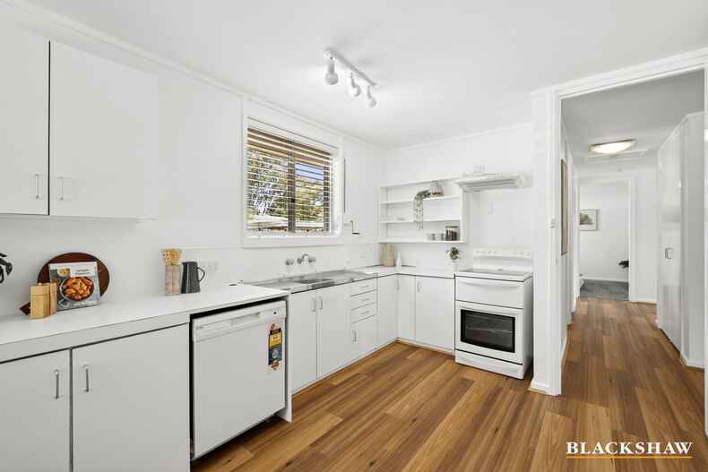 33 Sanderson Close Flynn