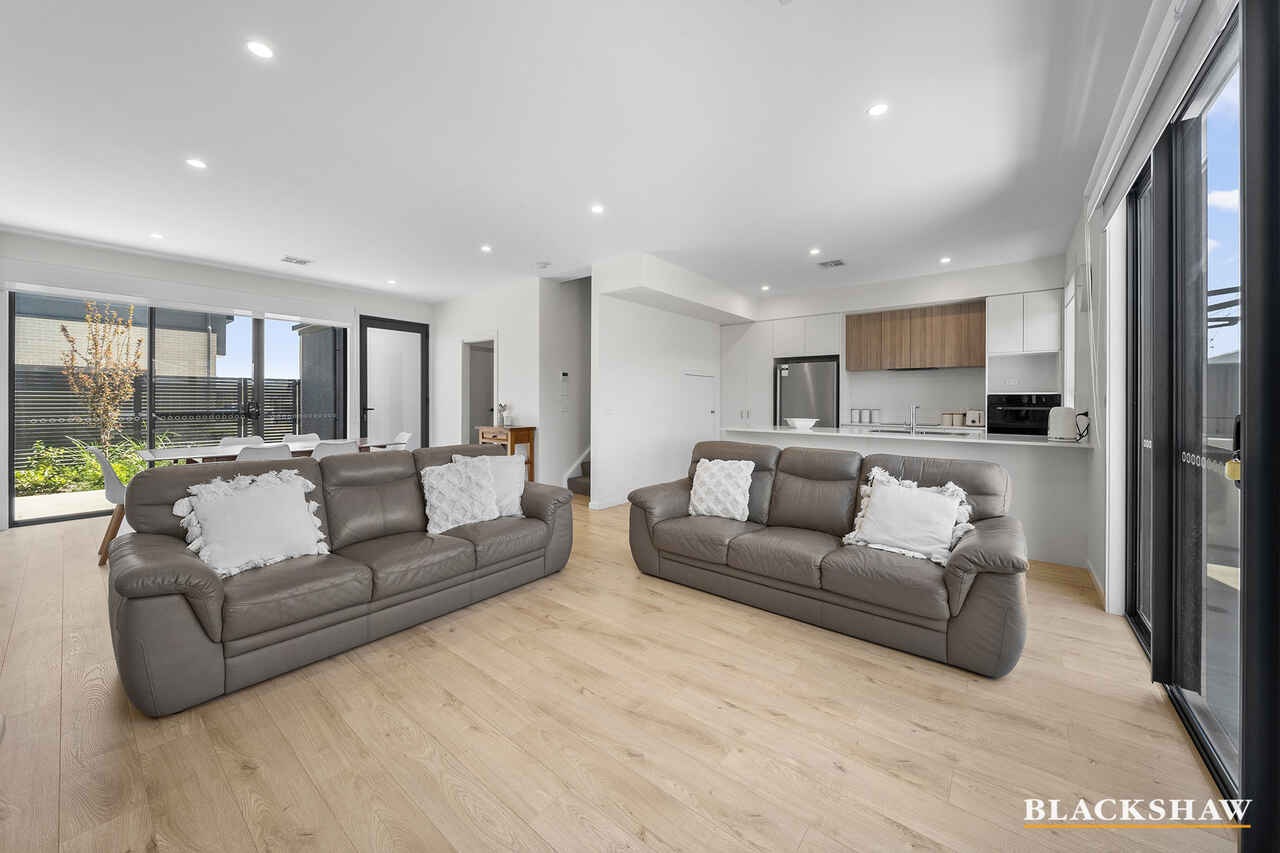 9/2 Mary Street Googong