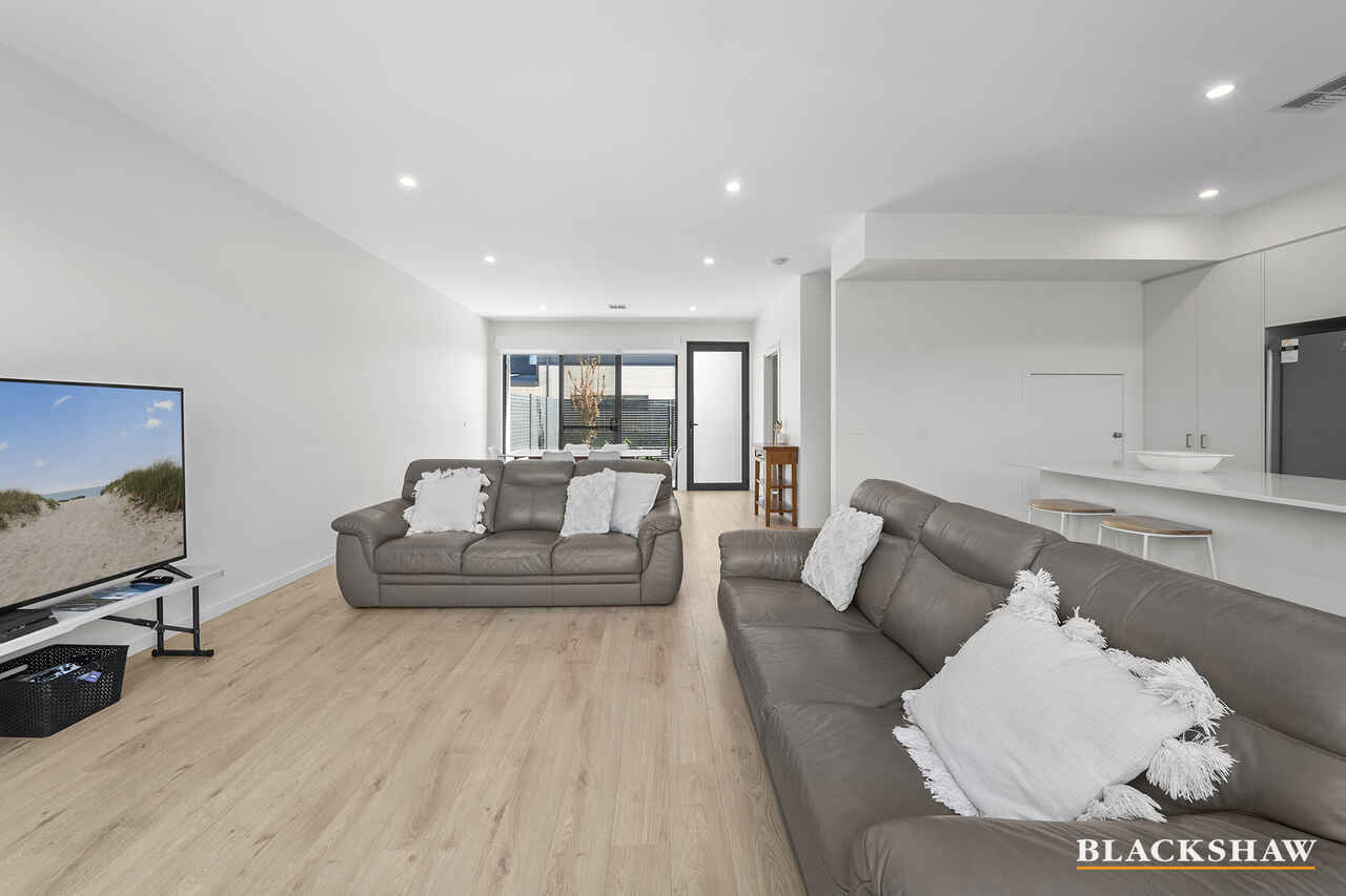 9/2 Mary Street Googong