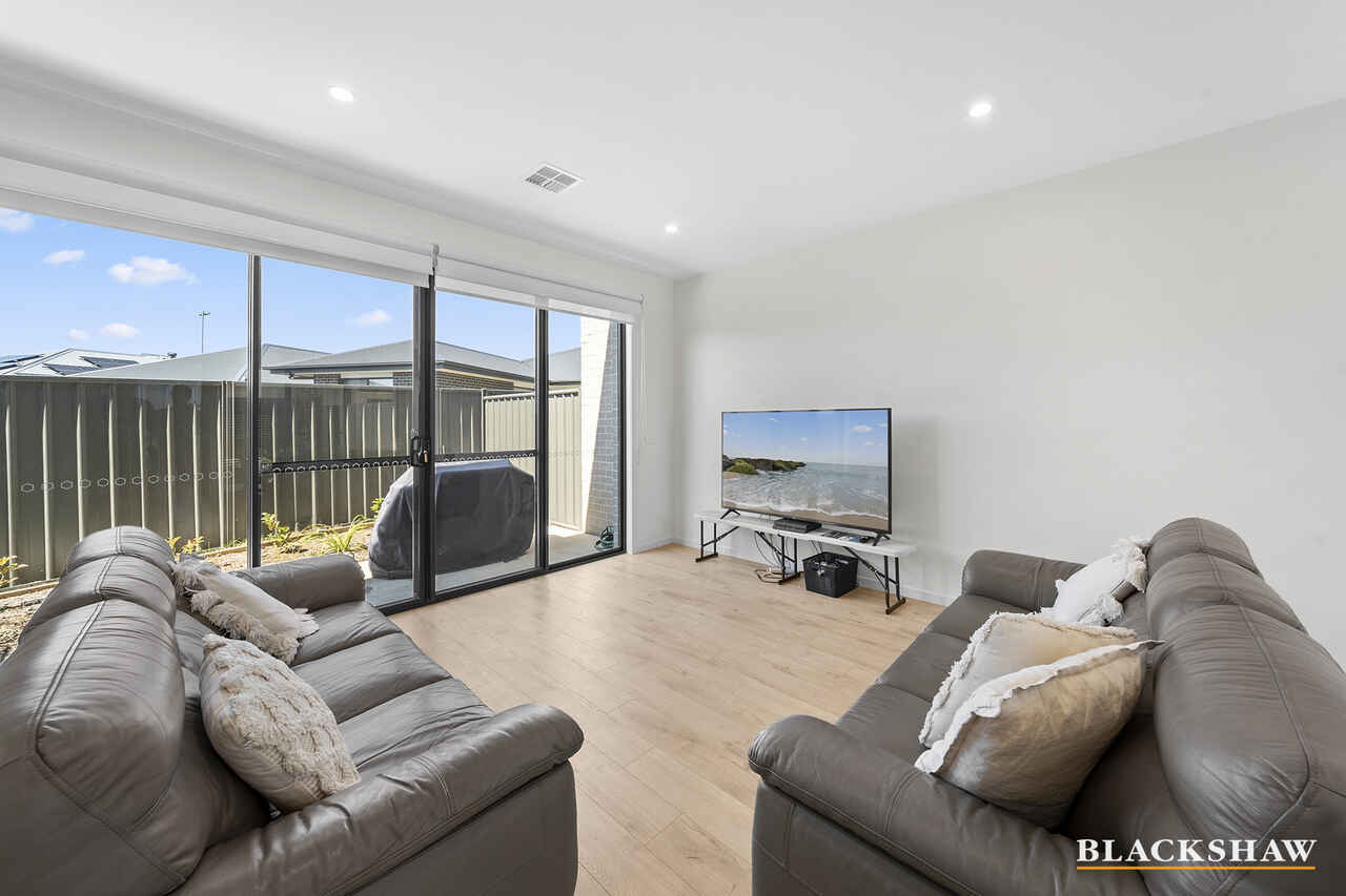 9/2 Mary Street Googong