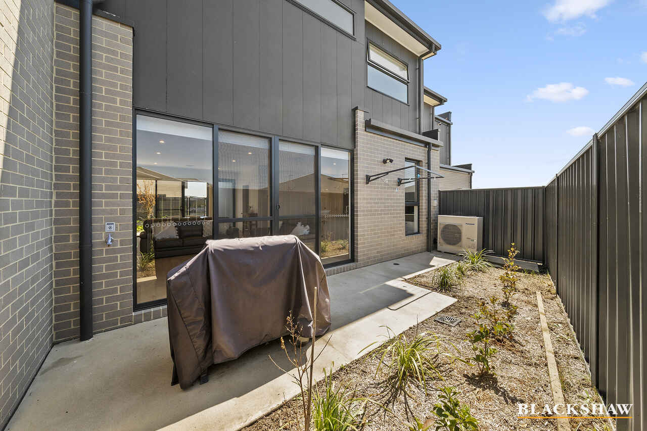 9/2 Mary Street Googong