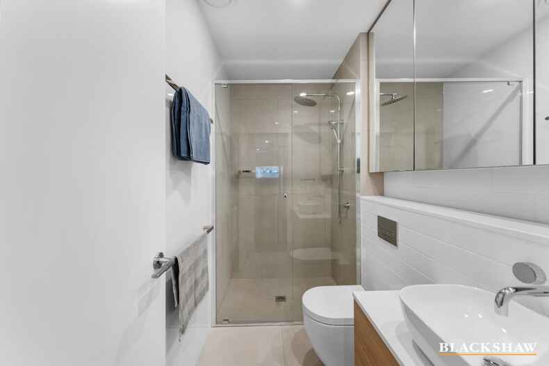 212/21 Captain Cook Crescent Griffith