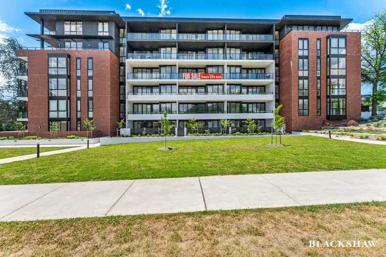 212/21 Captain Cook Crescent Griffith