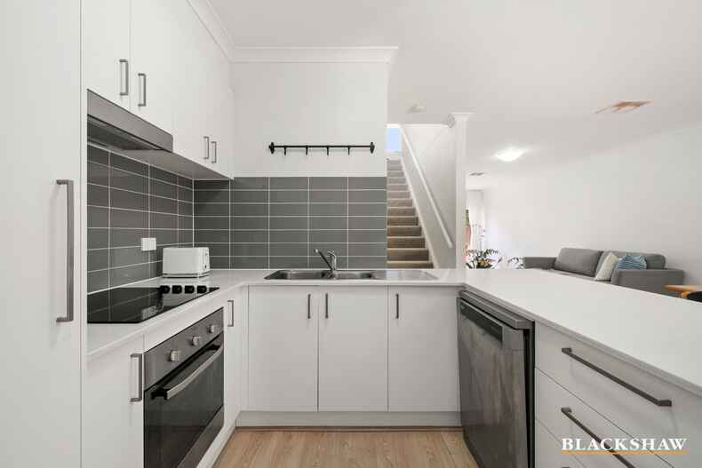 43/41 Philip Hodgins Street Wright