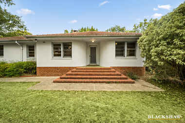 9 Blaxland Crescent Griffith