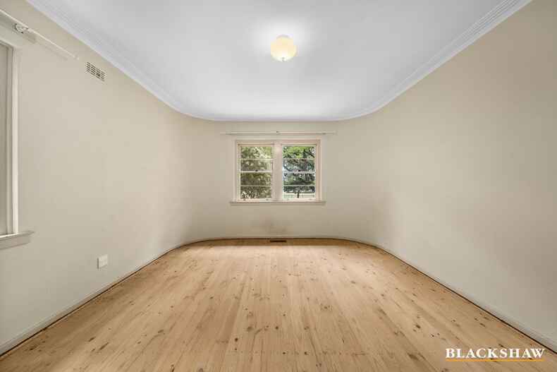 9 Blaxland Crescent Griffith