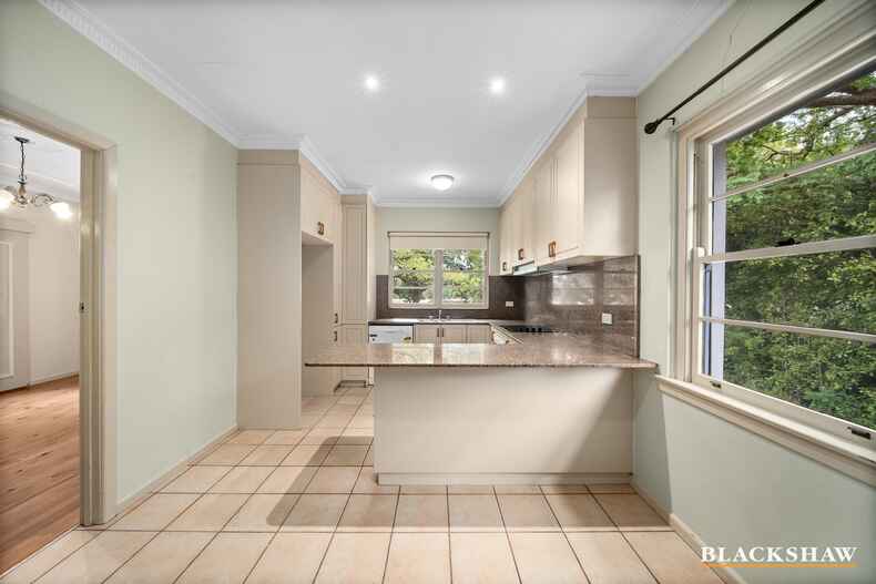 9 Blaxland Crescent Griffith