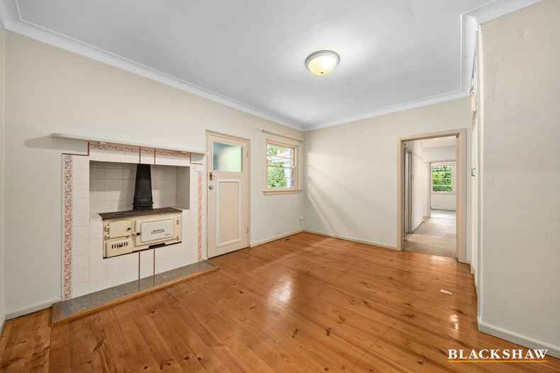 9 Blaxland Crescent Griffith