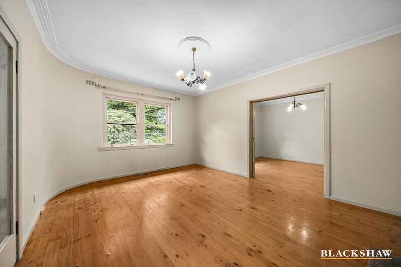 9 Blaxland Crescent Griffith