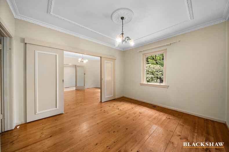 9 Blaxland Crescent Griffith