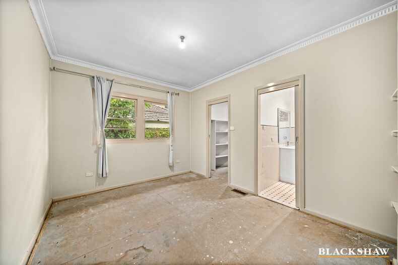 9 Blaxland Crescent Griffith