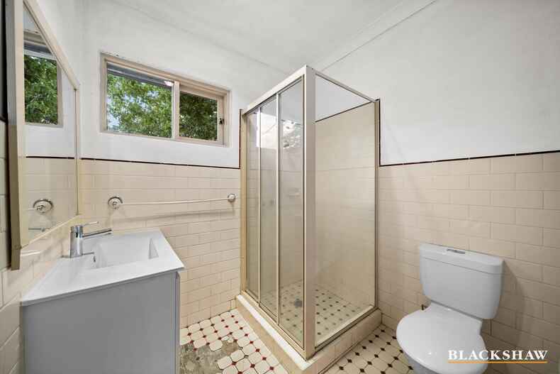 9 Blaxland Crescent Griffith