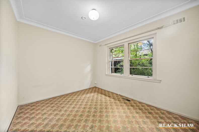 9 Blaxland Crescent Griffith