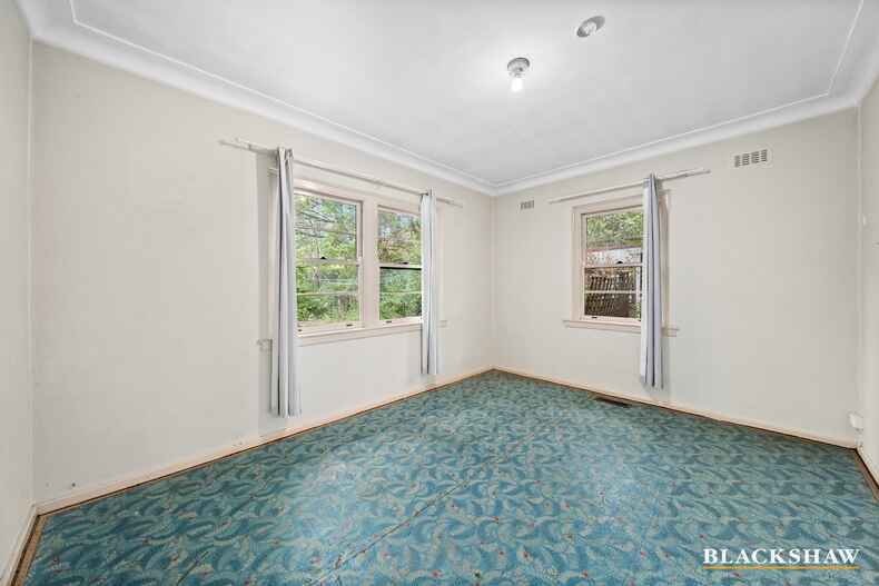 9 Blaxland Crescent Griffith