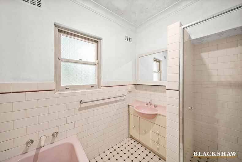 9 Blaxland Crescent Griffith