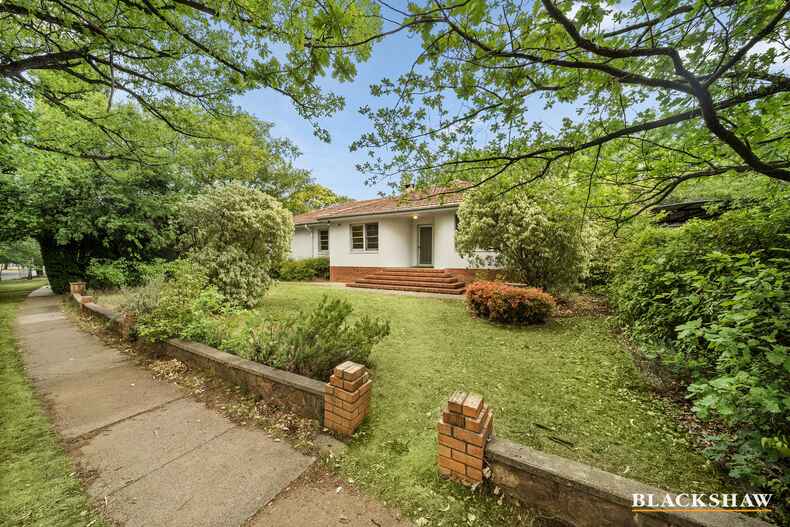 9 Blaxland Crescent Griffith