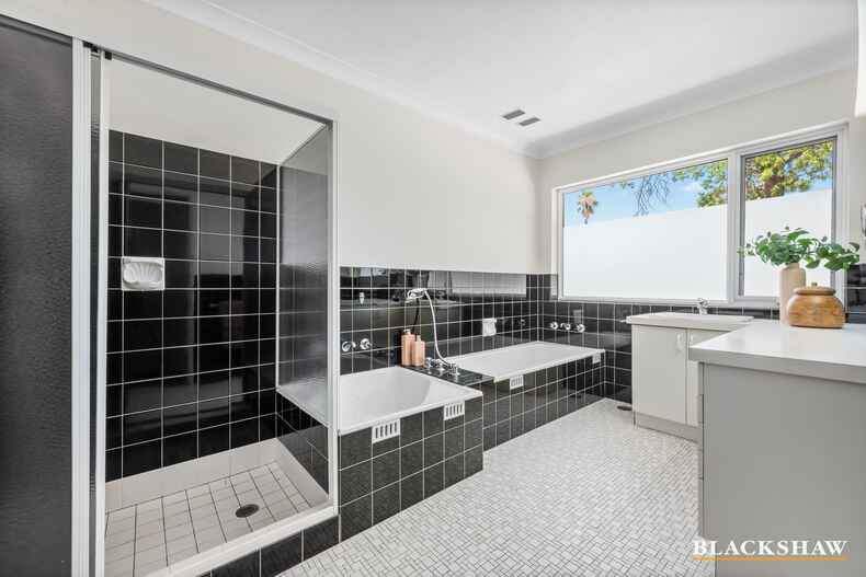 15 Golden Grove Red Hill