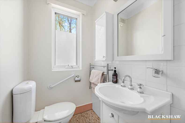 15 Golden Grove Red Hill