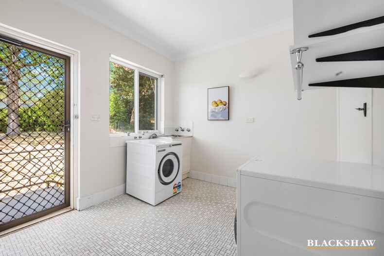 15 Golden Grove Red Hill