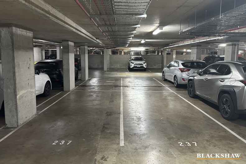 237/7 Irving Street Phillip