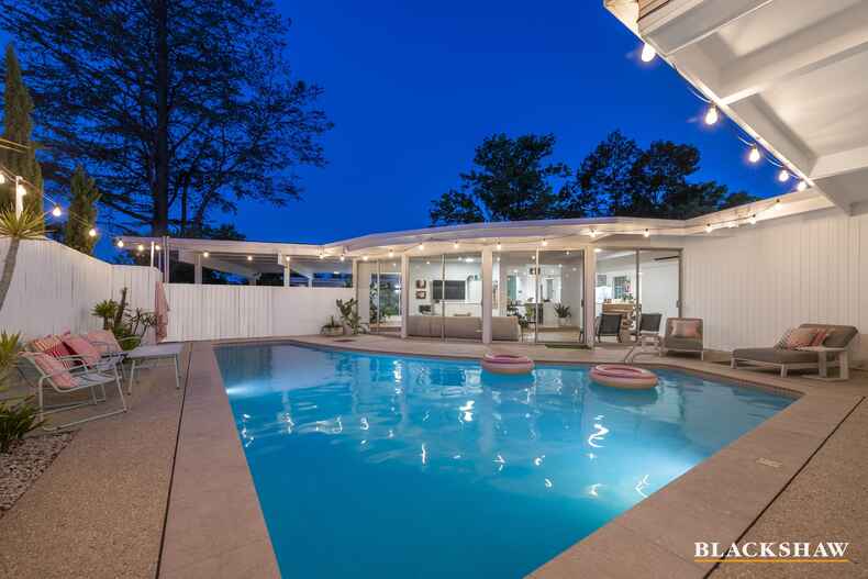 13 Canterbury Crescent Deakin