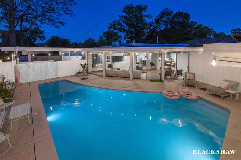 13 Canterbury Crescent Deakin