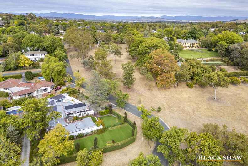 13 Canterbury Crescent Deakin