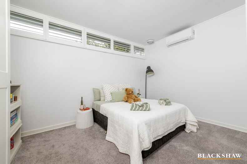 13 Canterbury Crescent Deakin