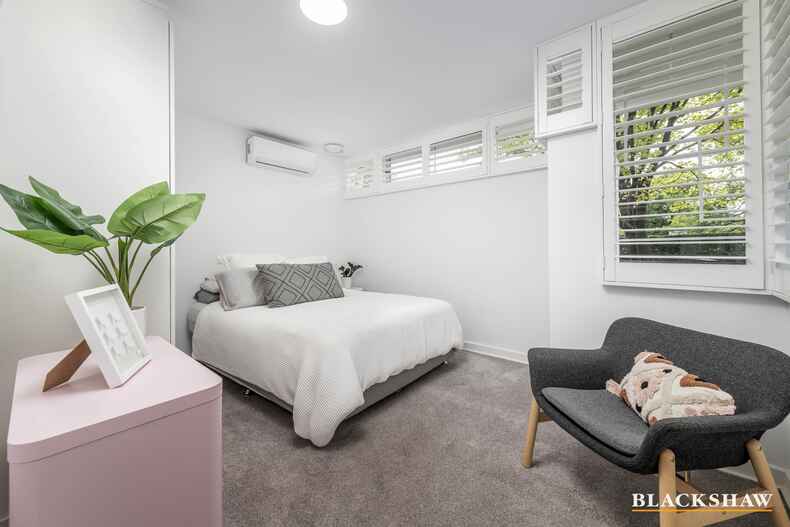 13 Canterbury Crescent Deakin