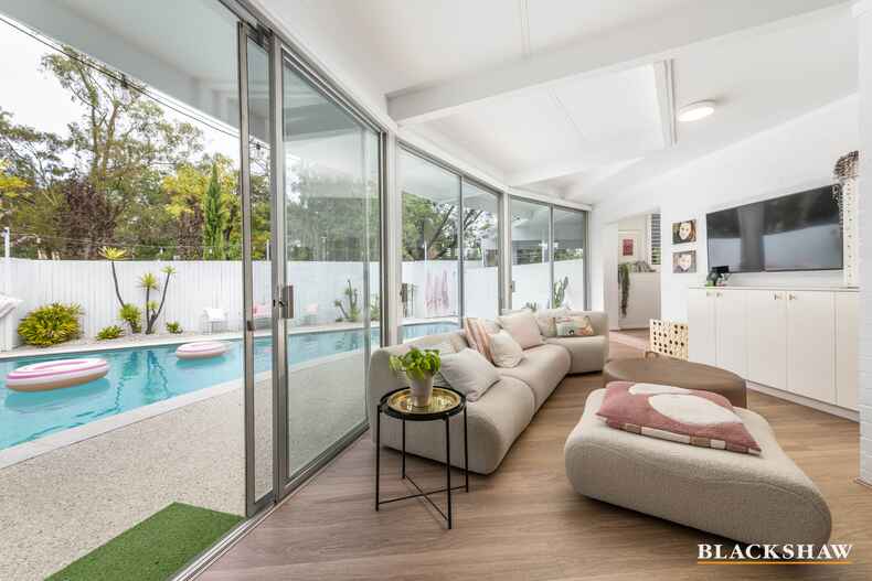 13 Canterbury Crescent Deakin