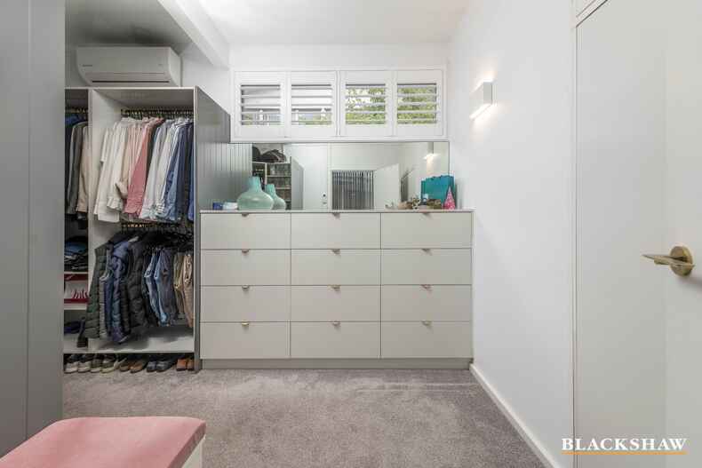 13 Canterbury Crescent Deakin