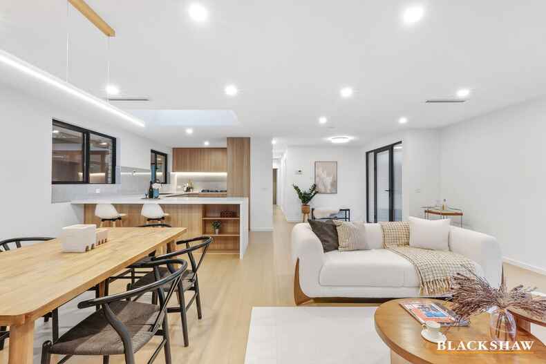 63 Buvelot Street Weston