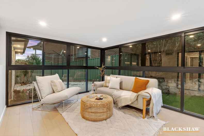 63 Buvelot Street Weston