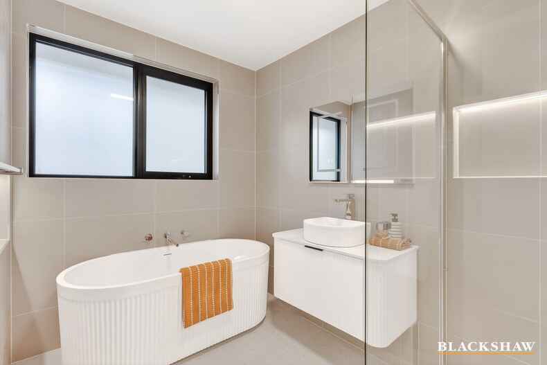 63 Buvelot Street Weston