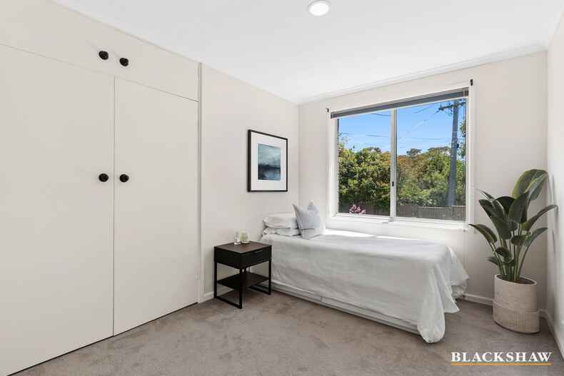 3 Embley Street Holder