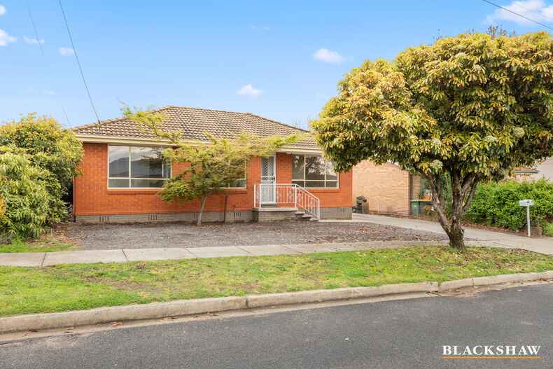 32 Christopher Crescent Queanbeyan