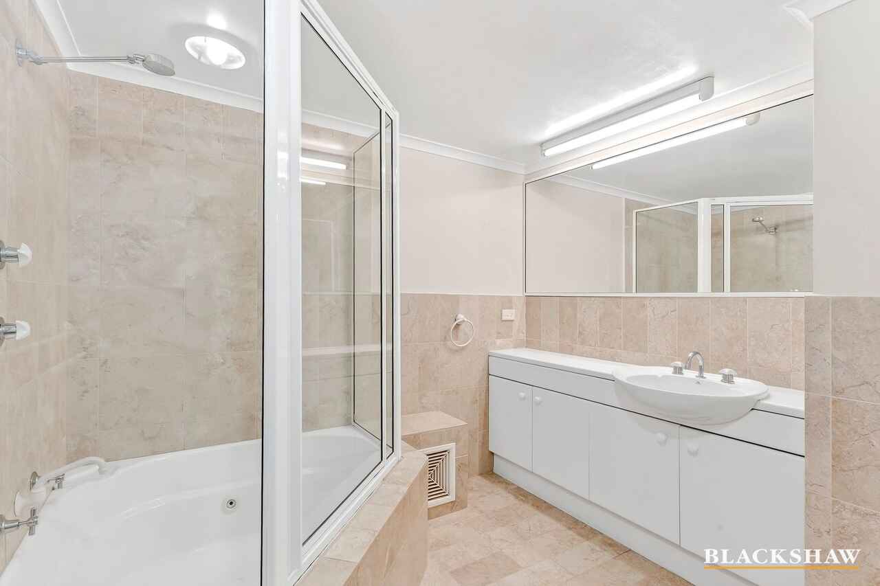 1C/2 Currie Crescent Griffith