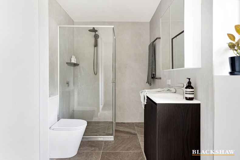 1/120 Lambrigg Street Farrer